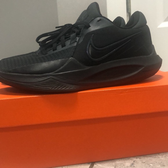 I am selling these shoes because they got small on me and I have only worn once - Picture 4 of 9